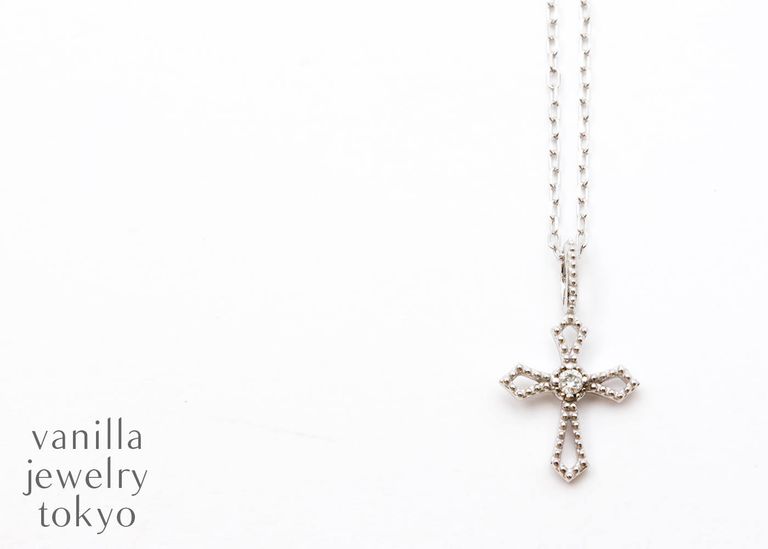 Revie Cross K18WG Necklace