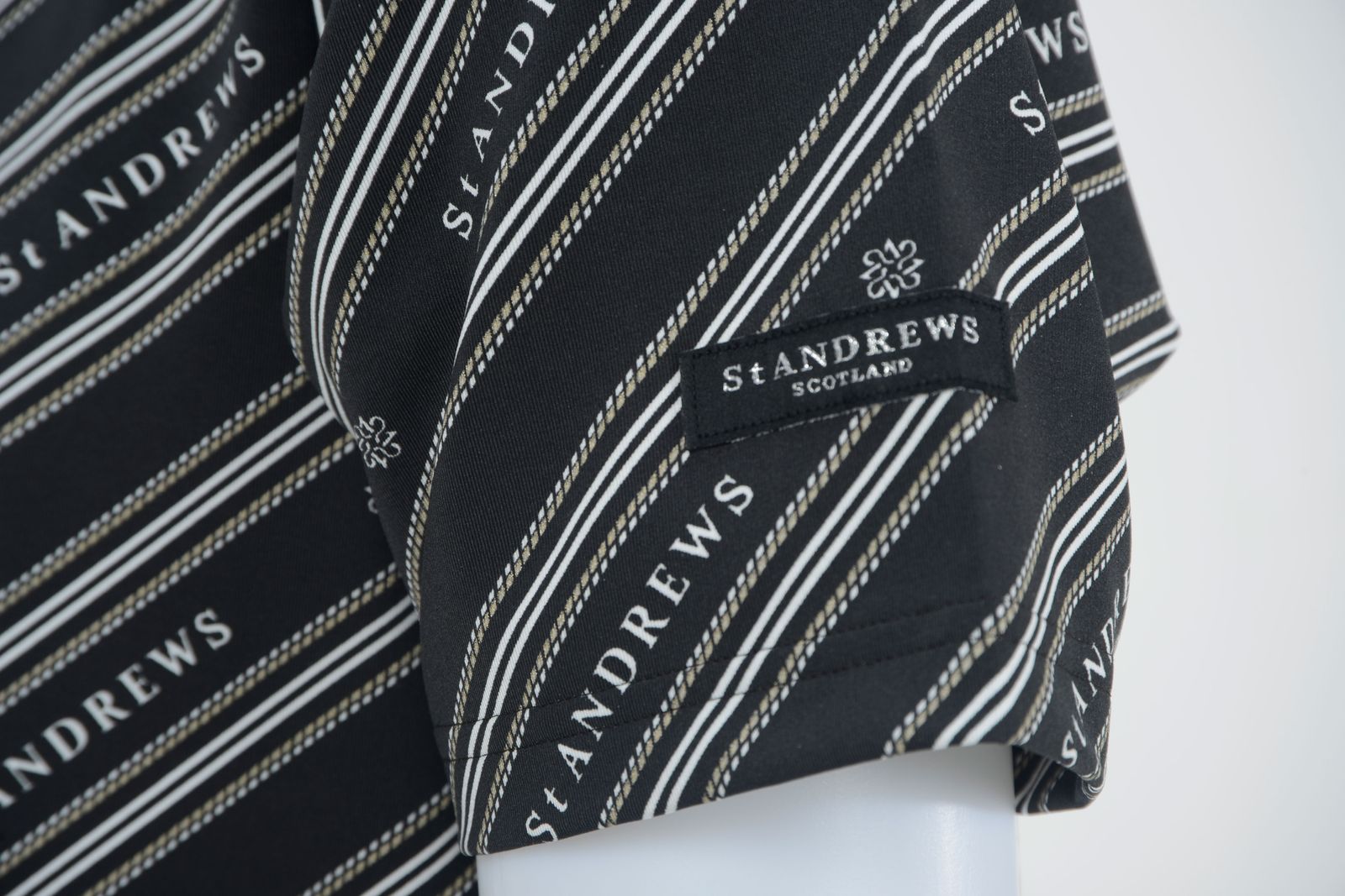 STAバイアス ストライププリント ベア天竺 半袖 ハイネック カットソー (MENS) | モックネック Tシャツ | メンズ ゴルフウェア | BLACK ブラック (010)