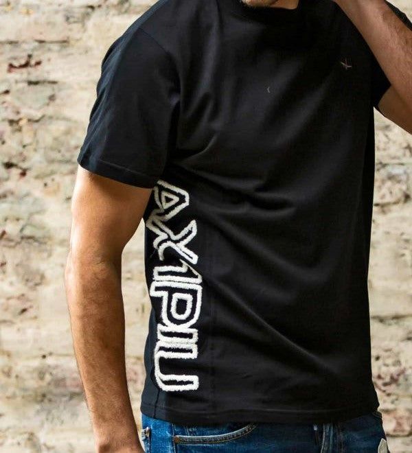 サガラ刺繍サイドロゴ半袖Tシャツ | Tシャツ | ブラック | メンズ