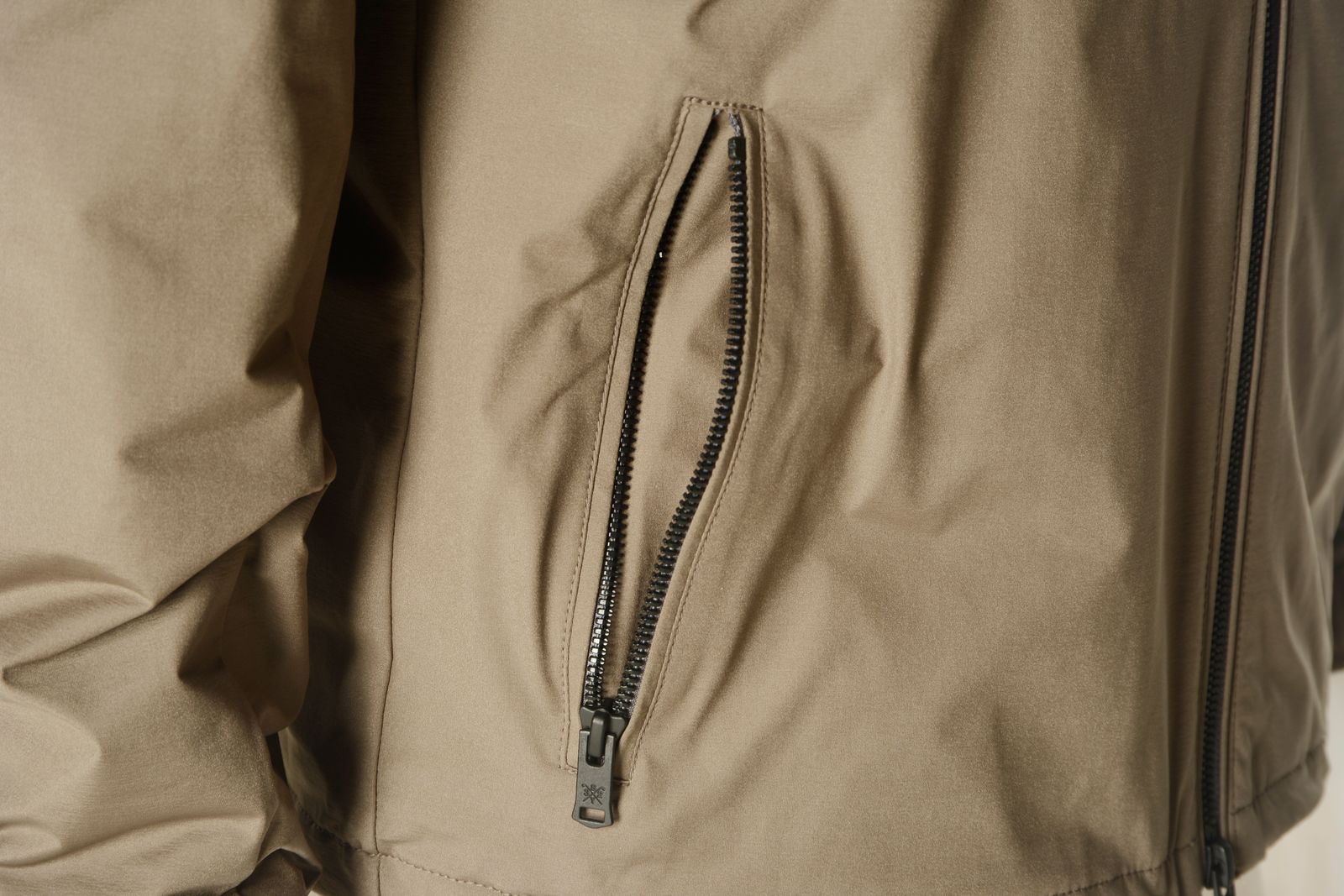 STRETCH HIGH GAUGE WIND JACKET | ウインドジャケット | ブルゾン | メンズ | ベージュ | ゴルフウェア |