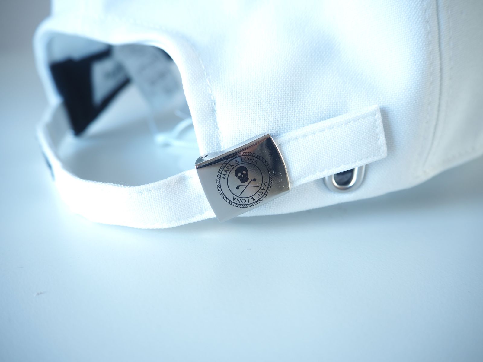 MARK&LONA(マークアンドロナ) | G.O.D Cap W/Ball Marker | MEN and WOMEN | マーカー付きキャップ | ホワイト | ユニセックス