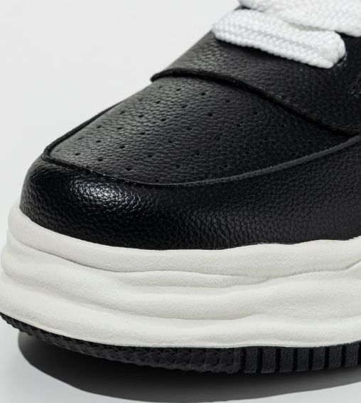 ボリュームソール刺繍ロゴスニーカー | シューズ | ブラック | ユニセックス