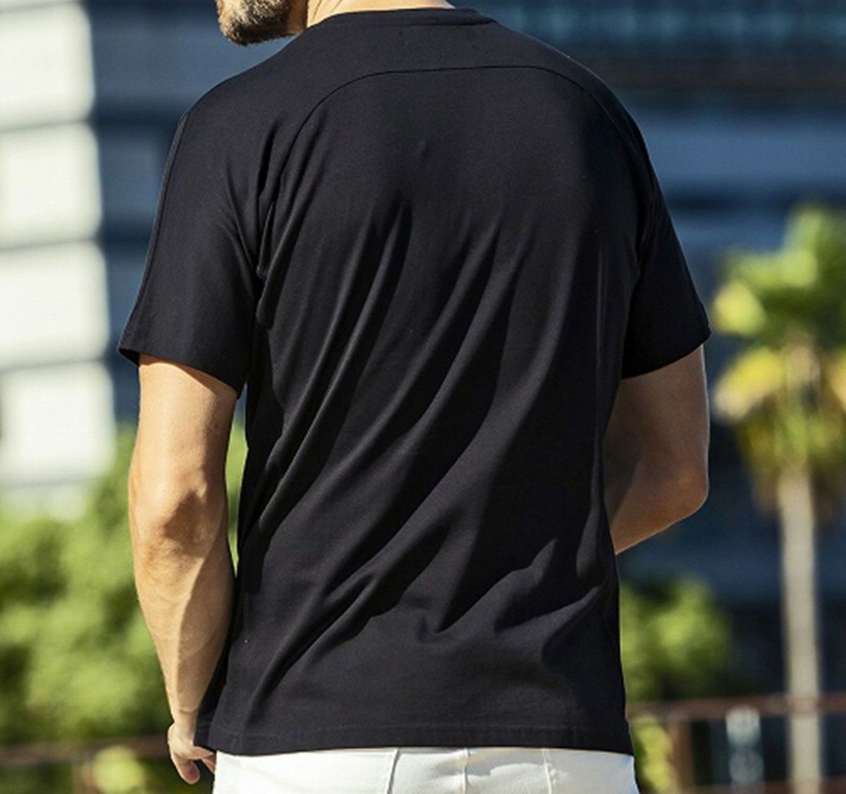 1PIU1UGUALE3 半袖tシャツ　黒 1PIU1UGUALE3 RELAX - ラインストーンロゴ半袖Tシャツ | Tシャツ