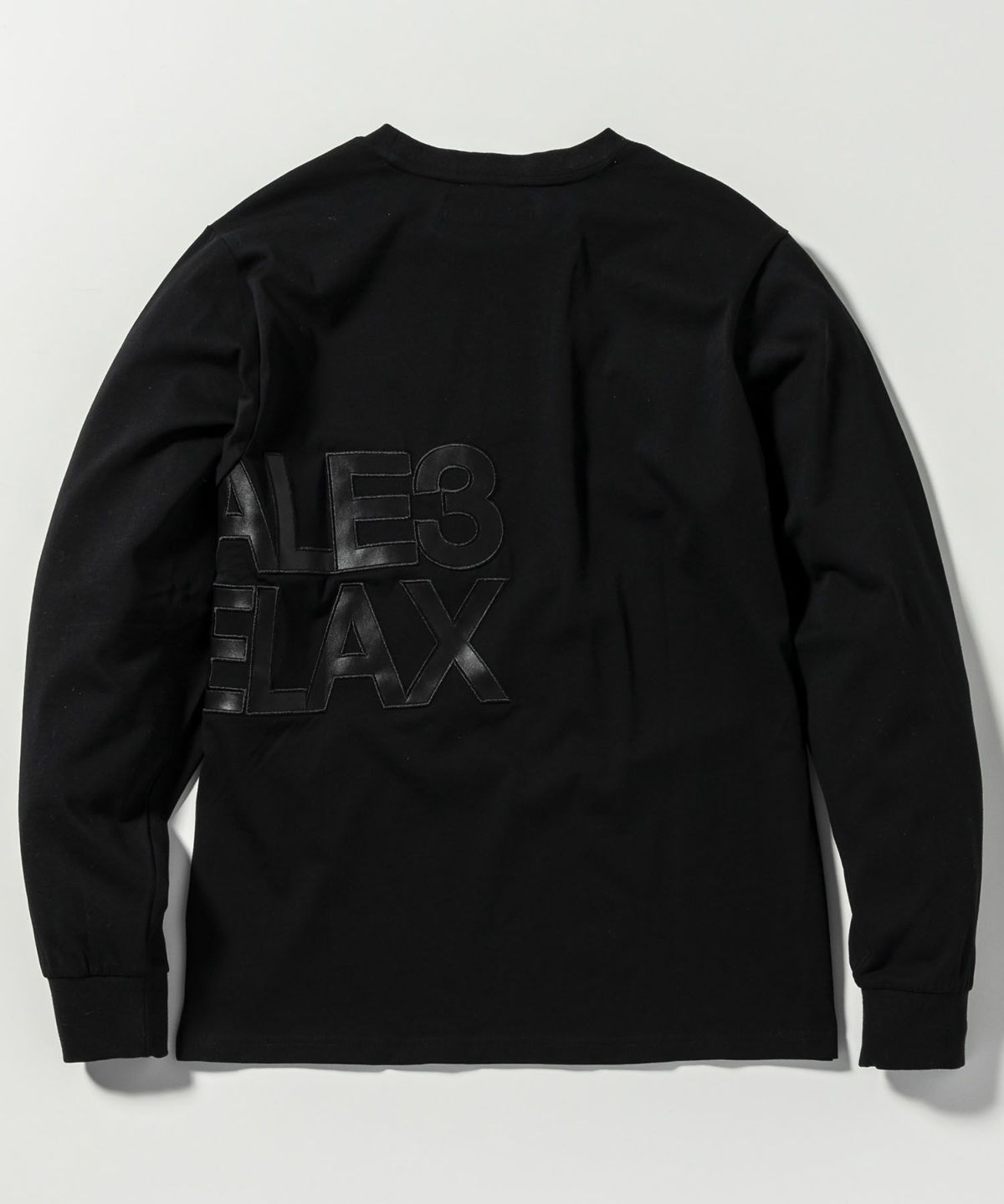 1PIU1UGUALE3 RELAX フェイクレザーロゴロングTシャツ 2色展開 1PIU1UGUALE3 RELAX - フェイクレザーロゴロングT | Tシャツ