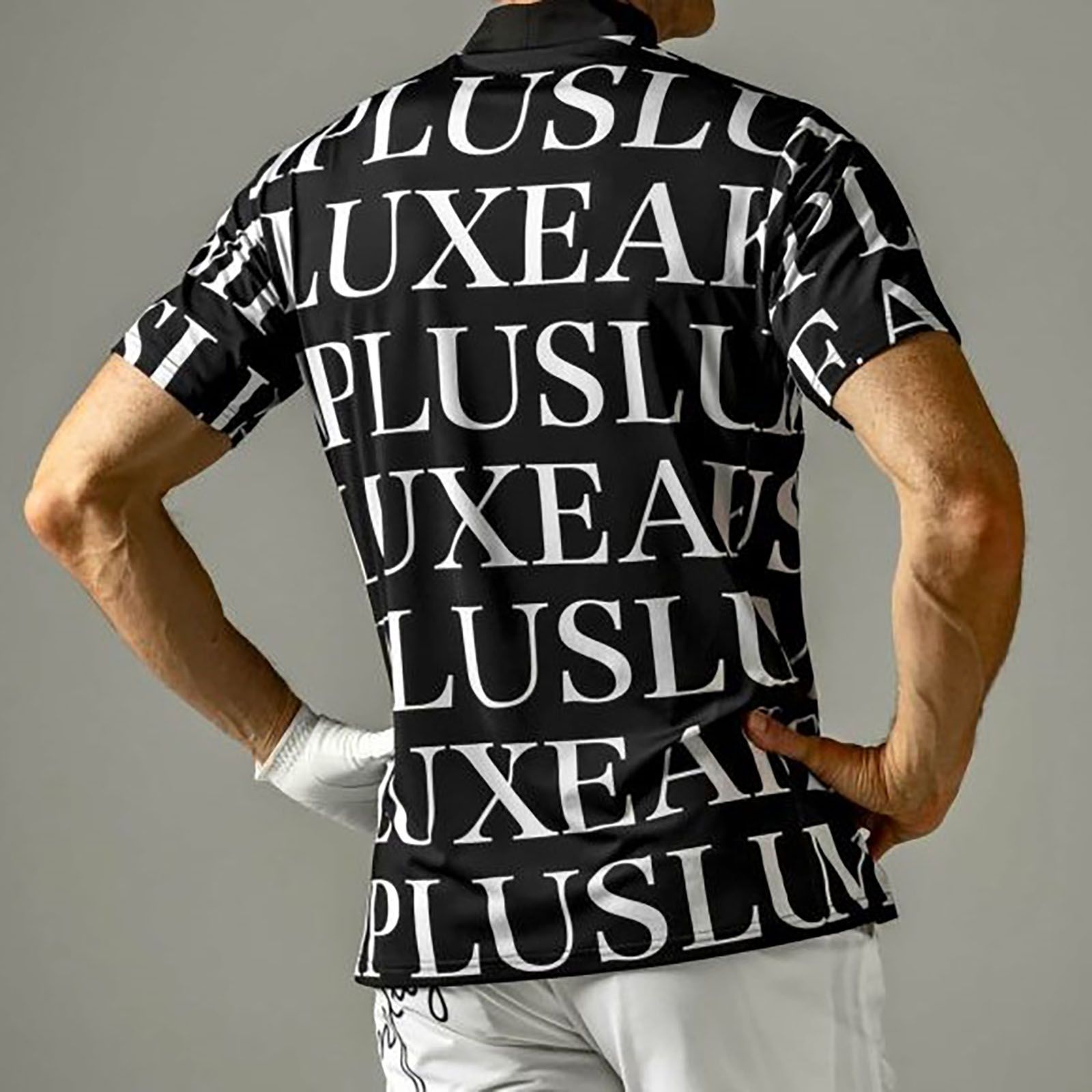 LUXE AKM PLUS - 総柄ロゴモックネック半袖Tシャツ | モックネック | T 