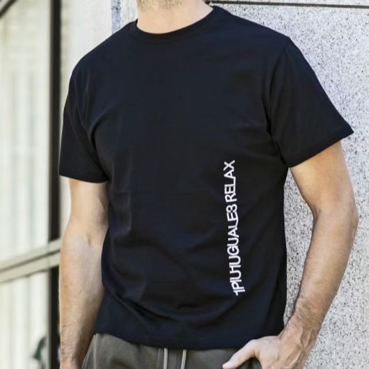 【1PIU1UGUALE3 RELAX】バーチカルエンブロイディー半袖Tシャツ 1PIU1UGUALE3 RELAX tシャツ 「1PIU1UGUALE3」 VERTICAL LOGO