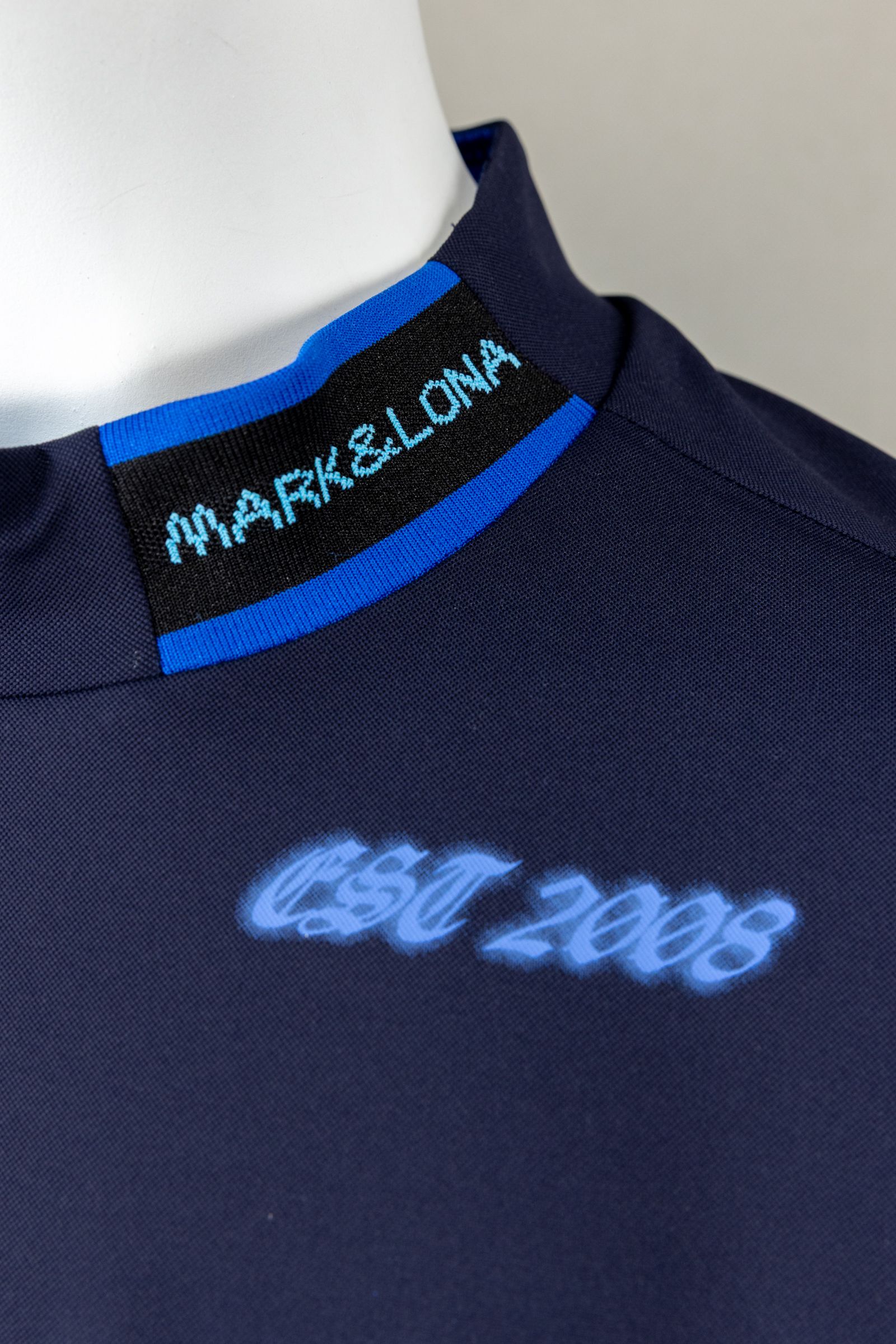 Icon Skull Stretch Nylon Piqué Mock | MEN | Tシャツ | ネイビー | メンズ | ゴルフウェア | 写真