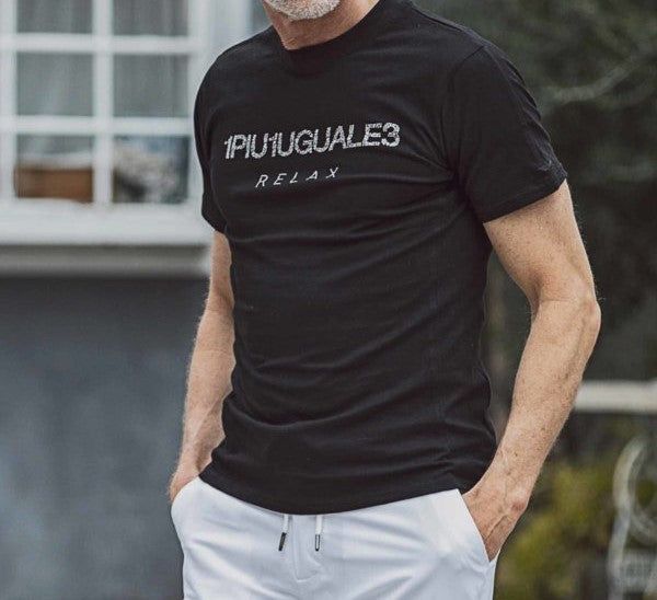 1PIU1UGUALE3 RELAX(ウノピゥウノウグァーレトレ) ランダムラインストーン半袖Tシャツ