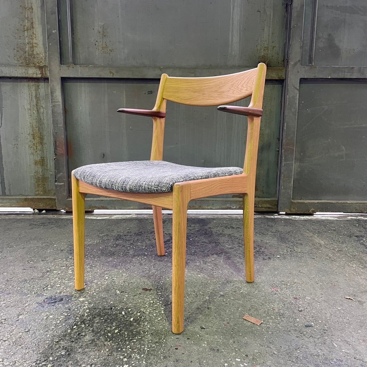 [ OUTLET ] Pecker Semi Arm Chair