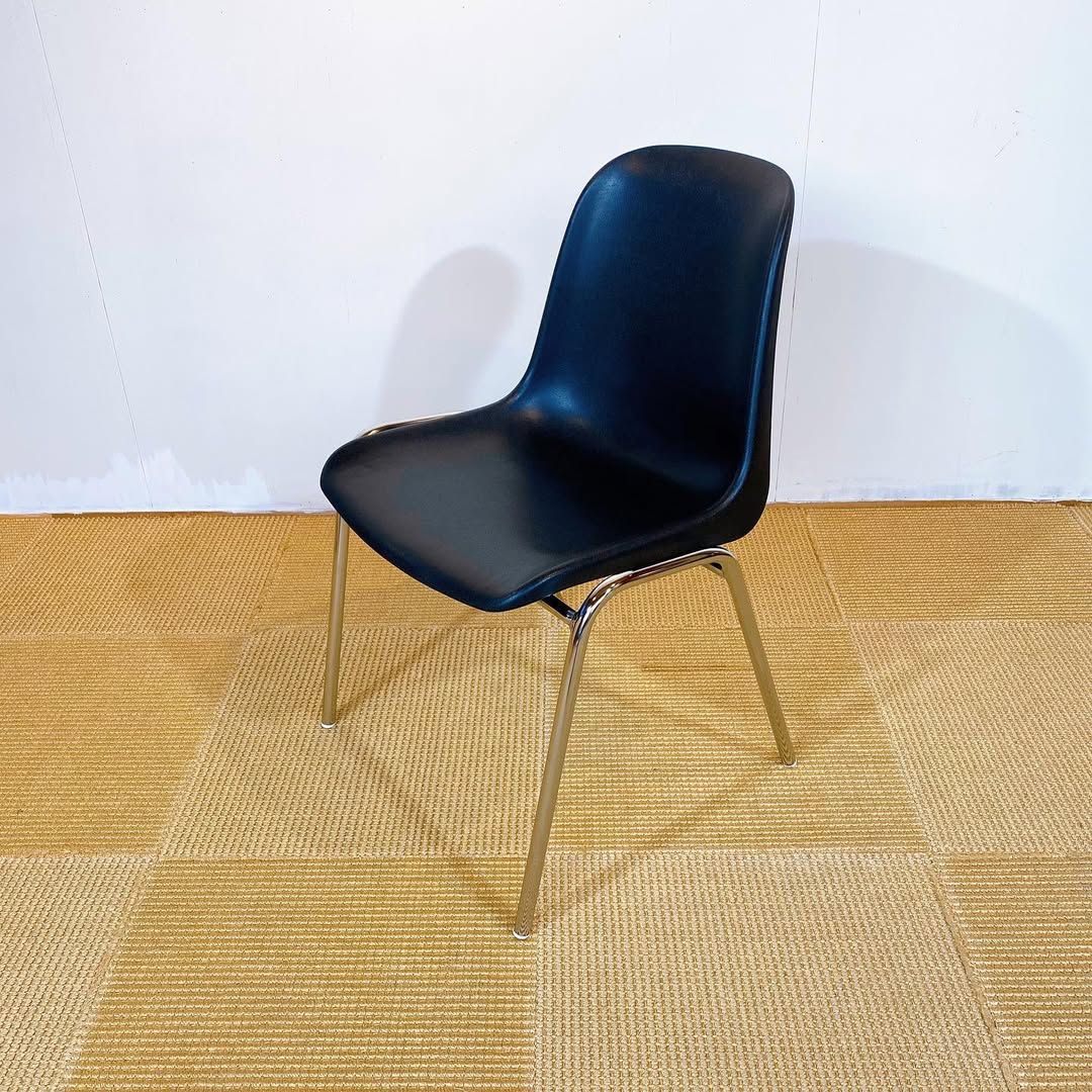 season17-1 / Stacking Chair