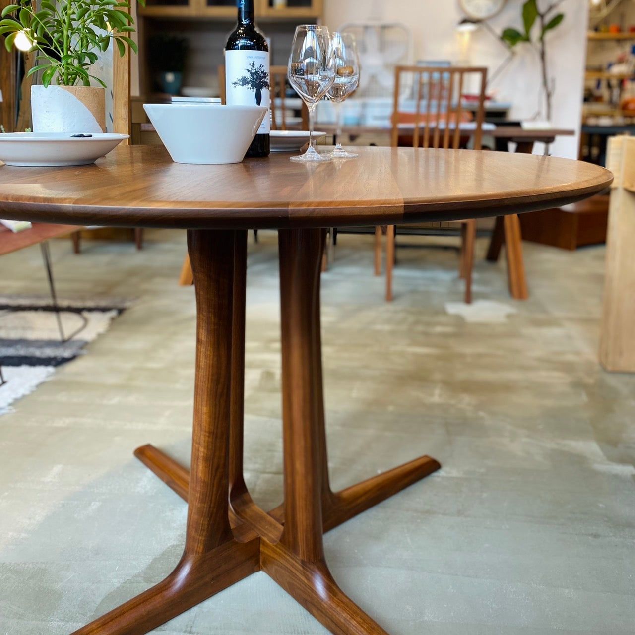 Origin Round dining Table