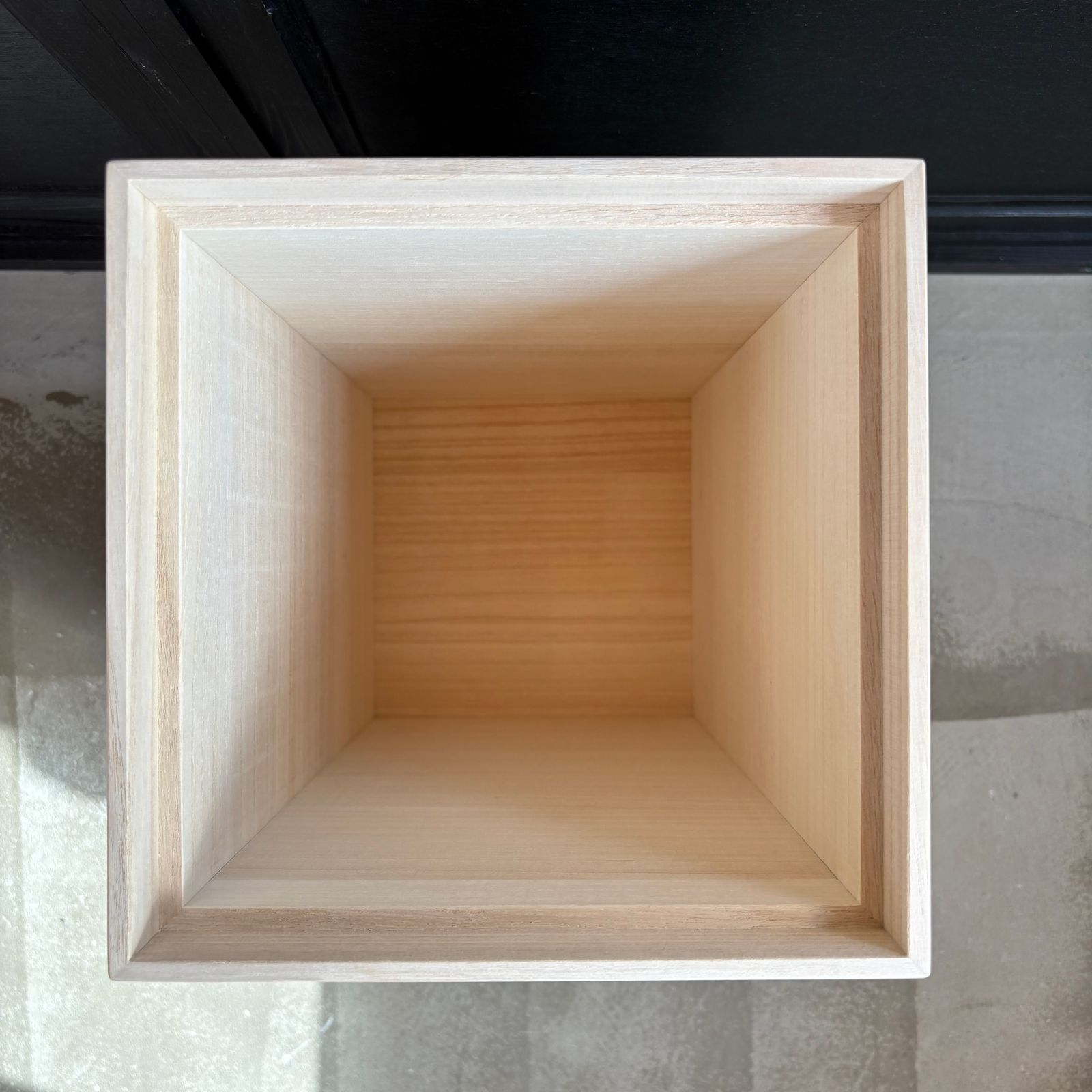 桐箱米びつ【kome-bitsu】 / 増田桐箱店 / 米櫃 10キロ / ライスストッカー