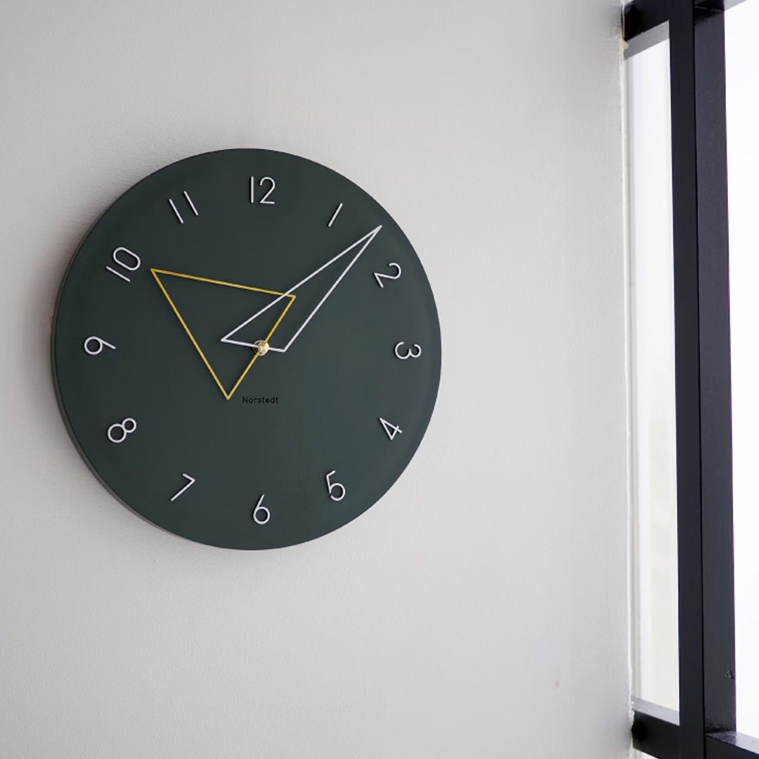 kolmio / コルミオ (壁掛け時計) グリーン