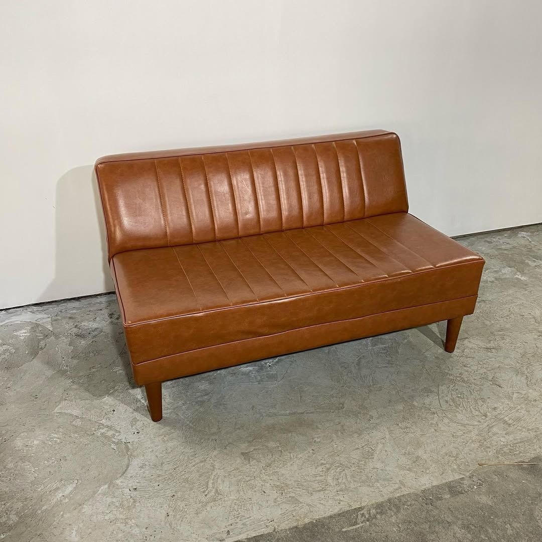 season3-4 / center sofa