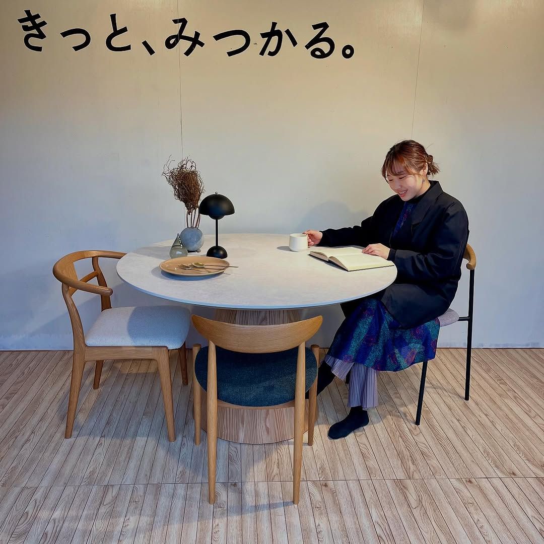 【カスタム可能】Marea Dining Table / メラミン天板（φ1000） / 円脚突板（OAK）