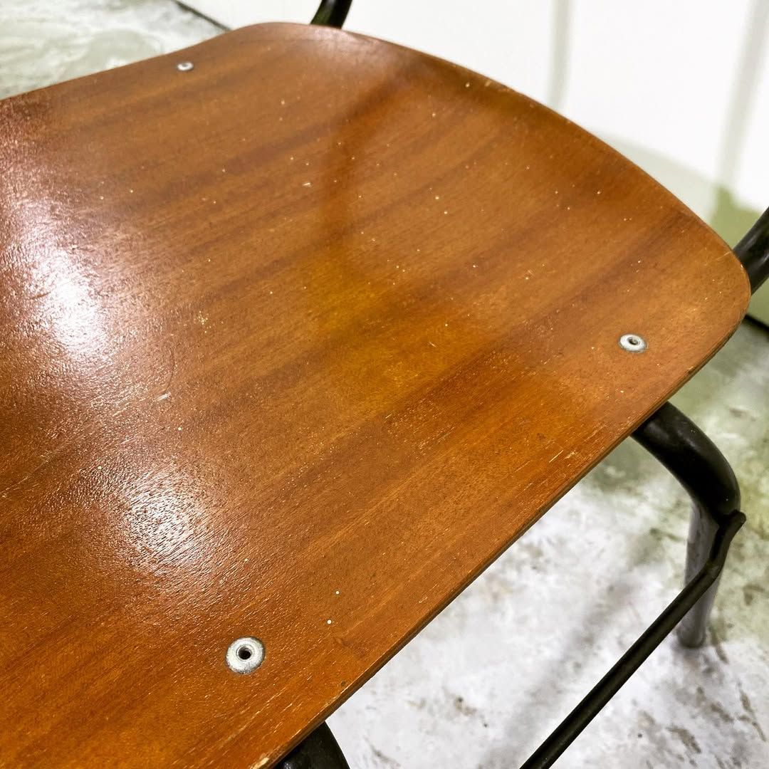 season5-1 / school chair