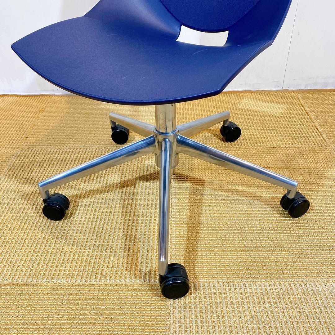 season14-3 / Koska Swivel X Chair