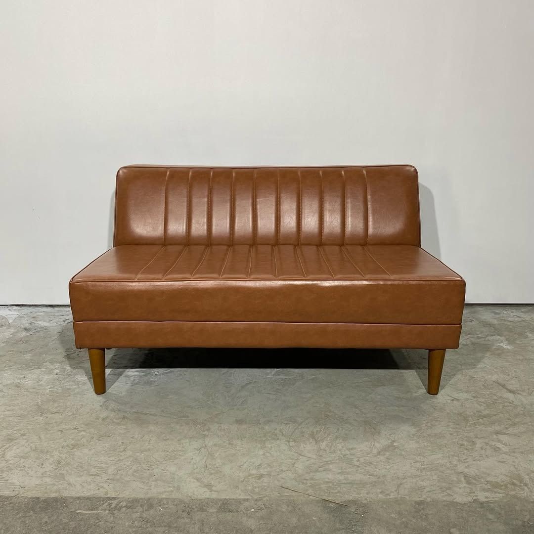 season3-6 / center sofa
