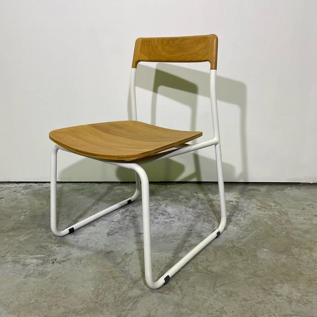 season4-4 / Chair
