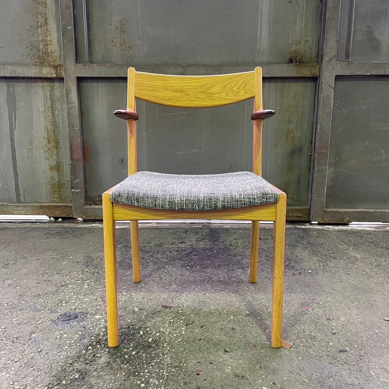 [ OUTLET ] Pecker Semi Arm Chair
