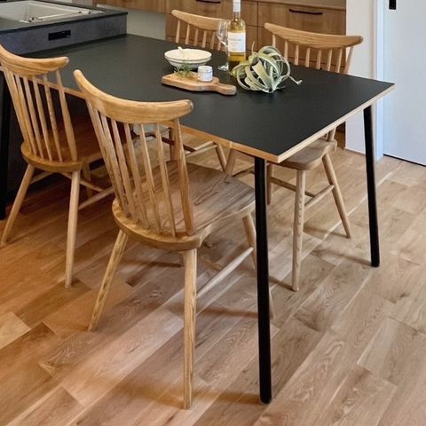 T dining table BLACK