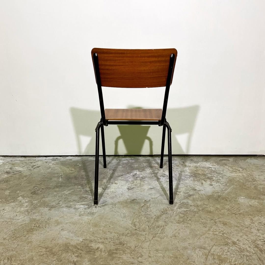 season5-1 / school chair