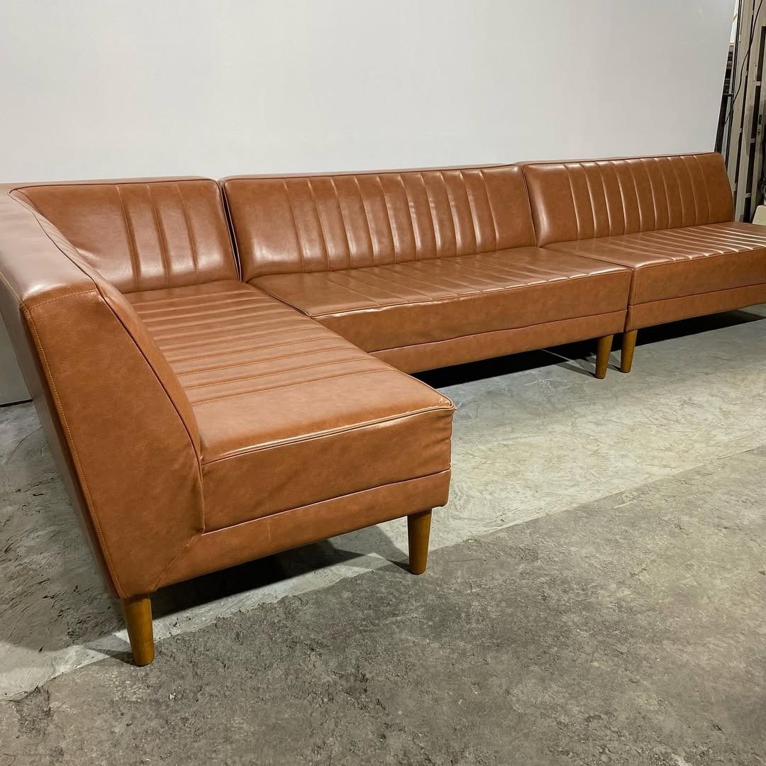 season3-6 / center sofa