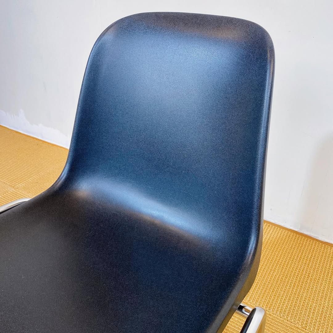 season17-1 / Stacking Chair