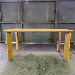 [ OUTLET ] Wallece Dining Table