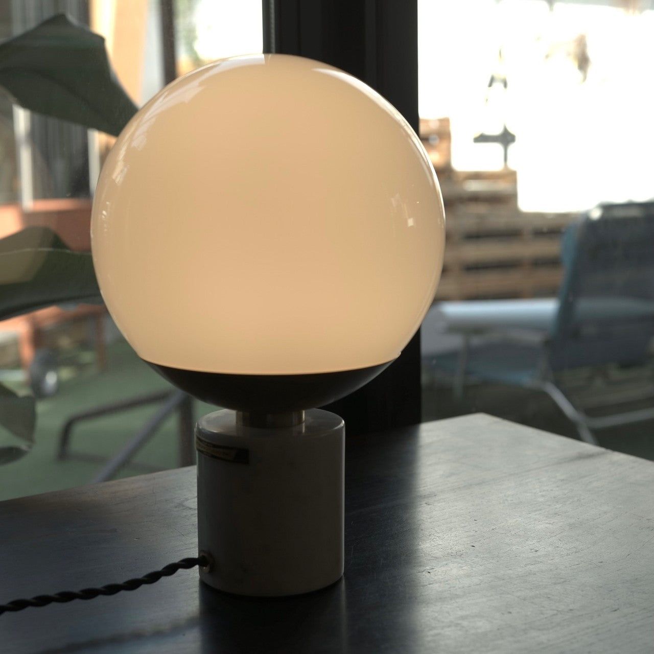 Groove table lamp