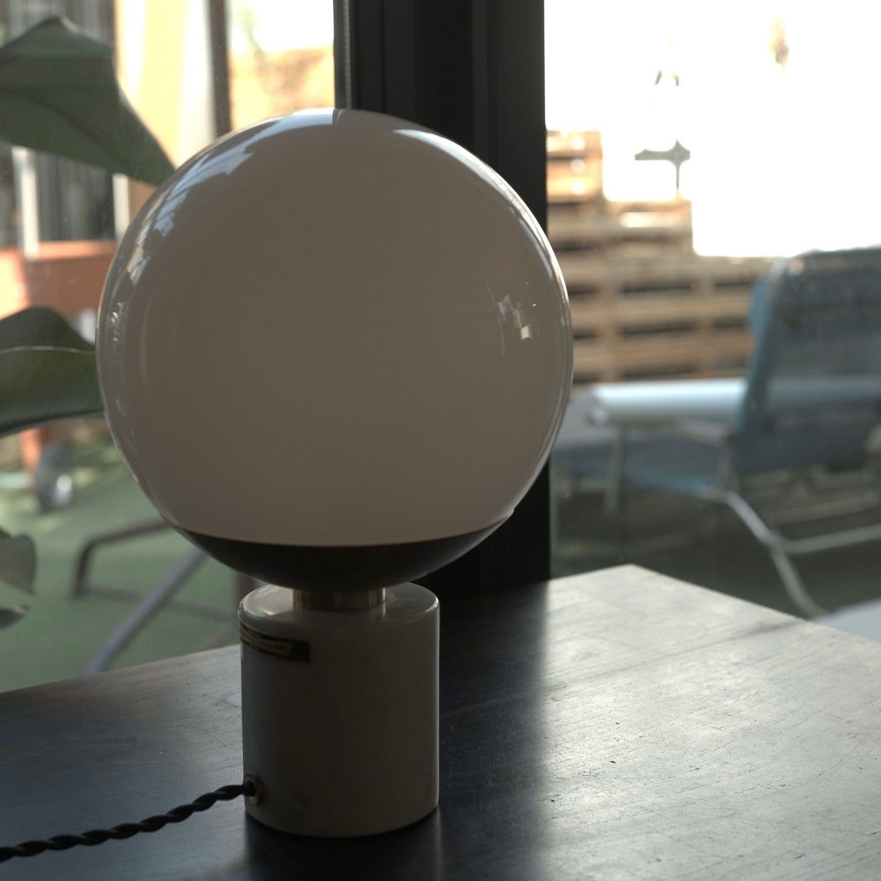 Groove table lamp