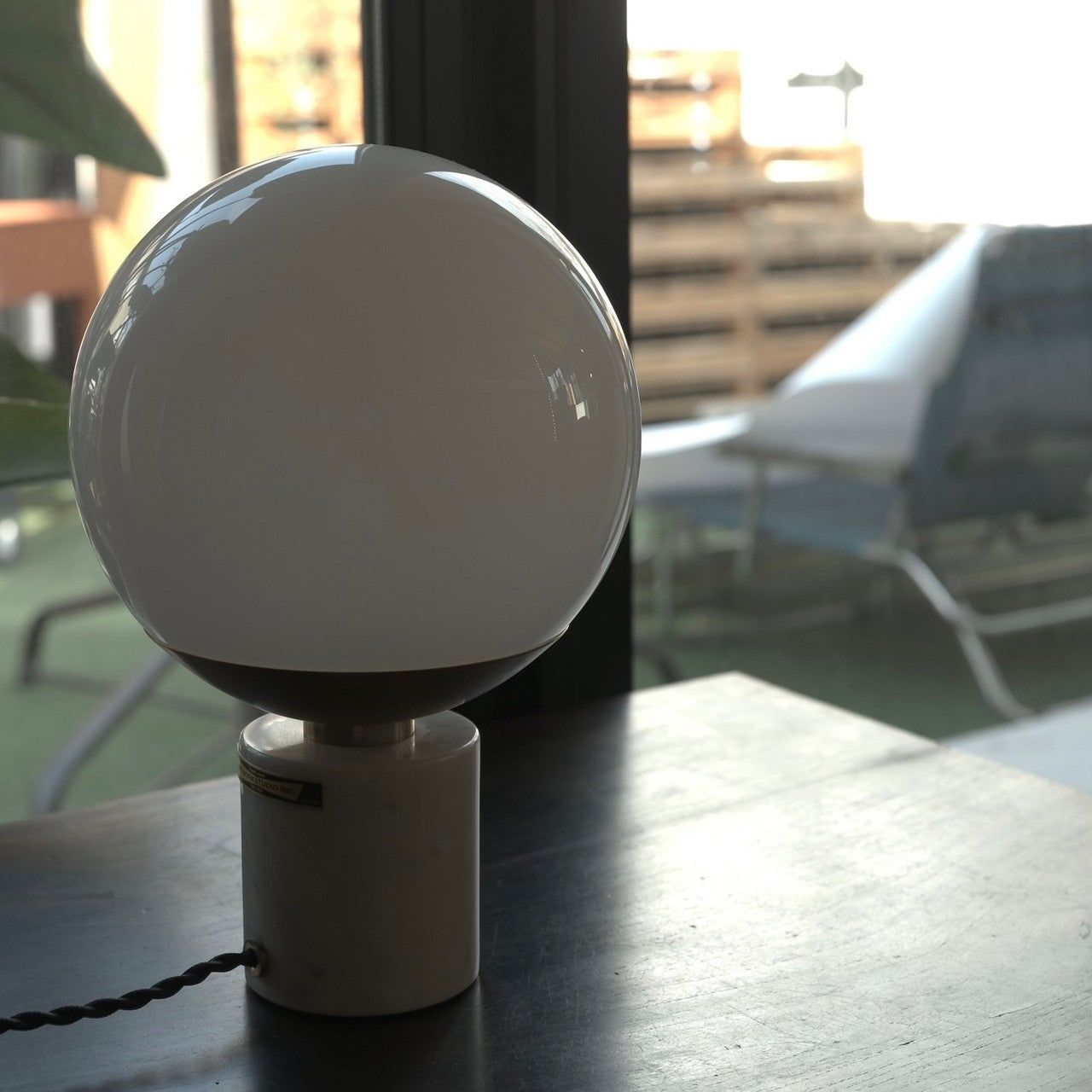 Groove table lamp