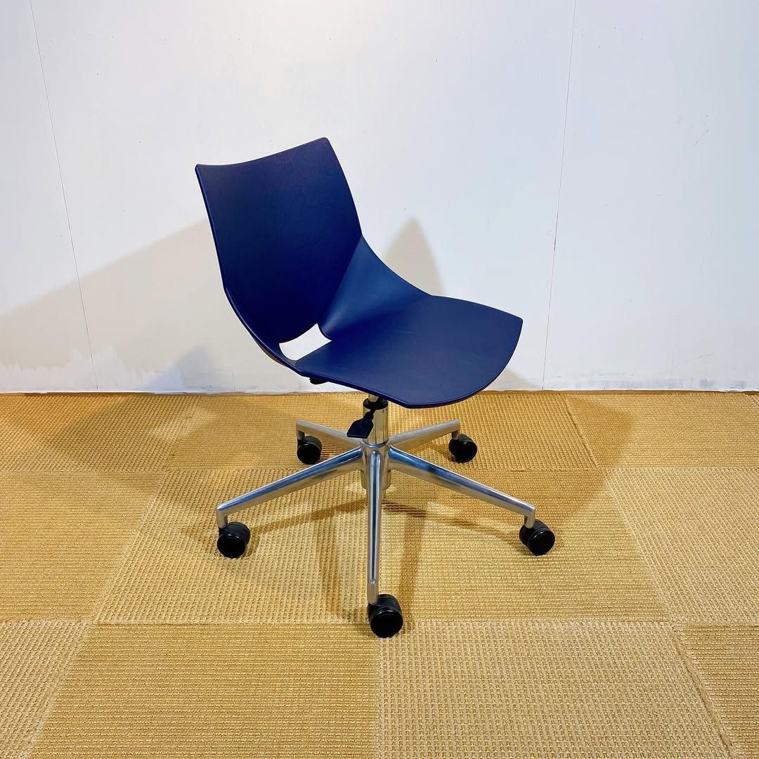 season14-3 / Koska Swivel X Chair