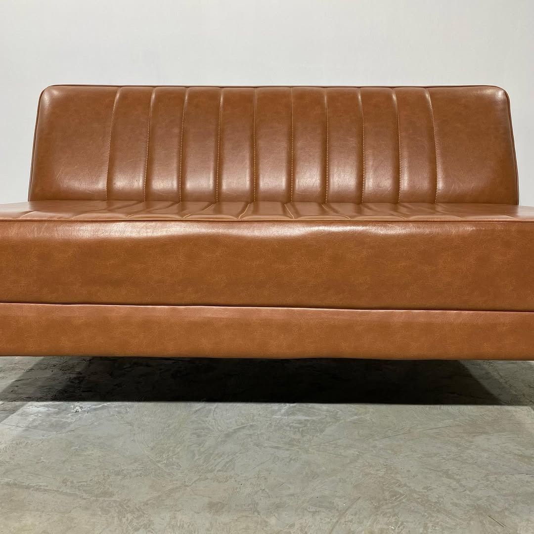 season3-6 / center sofa