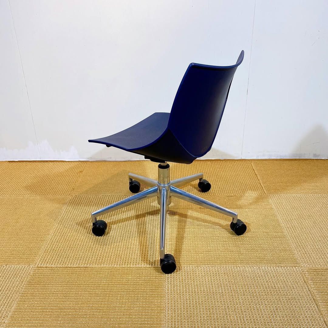 season14-3 / Koska Swivel X Chair