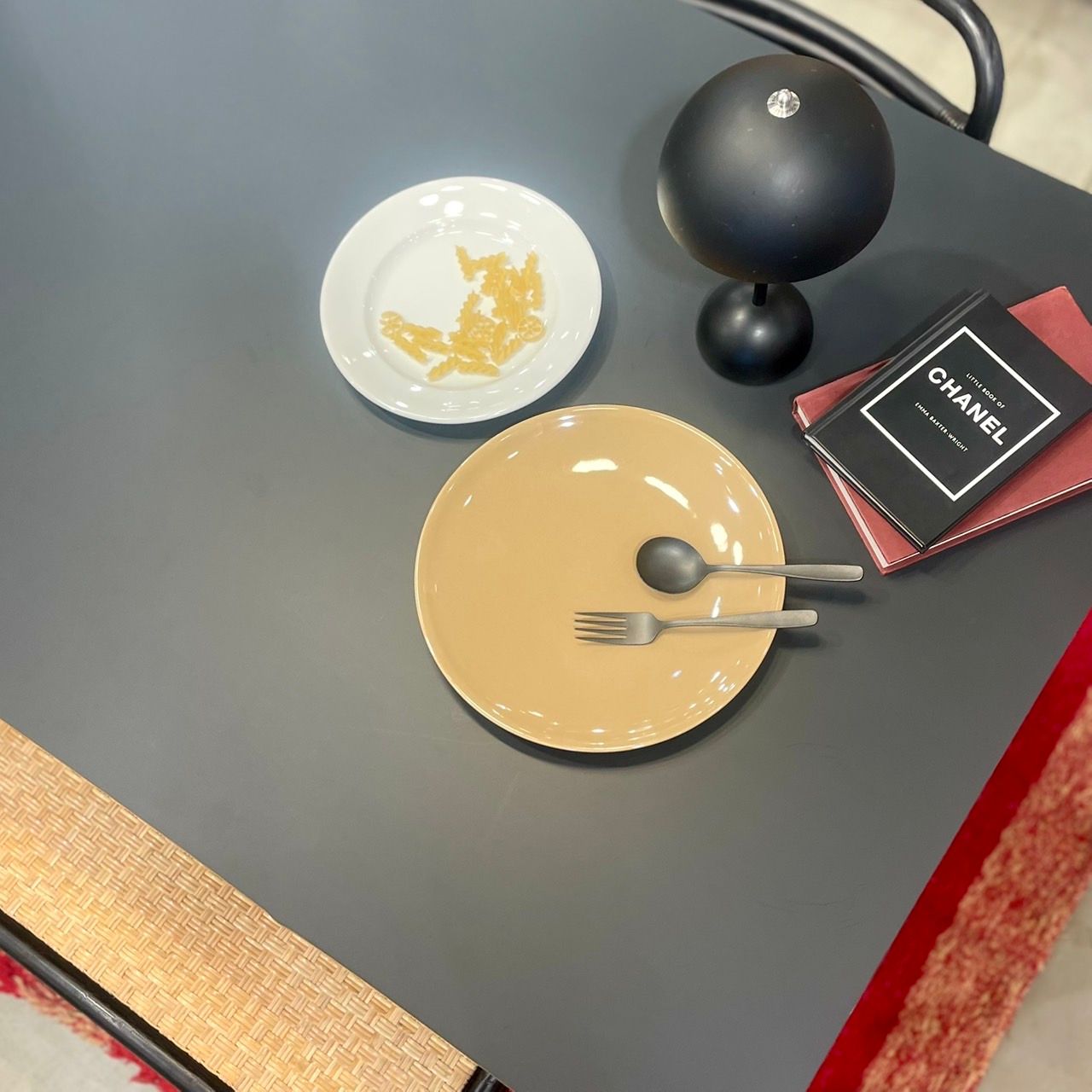 T dining table BLACK