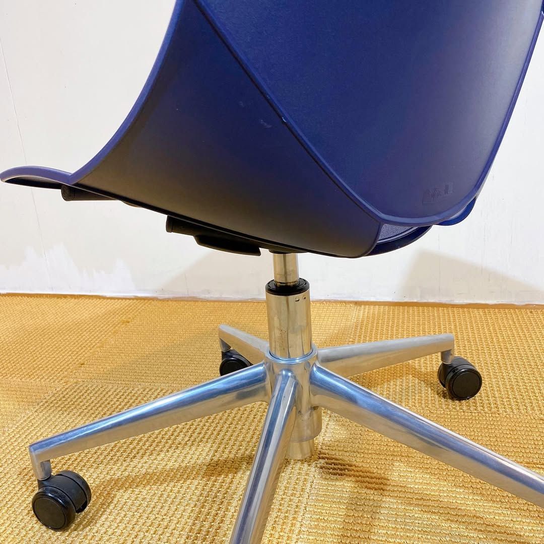 season14-3 / Koska Swivel X Chair