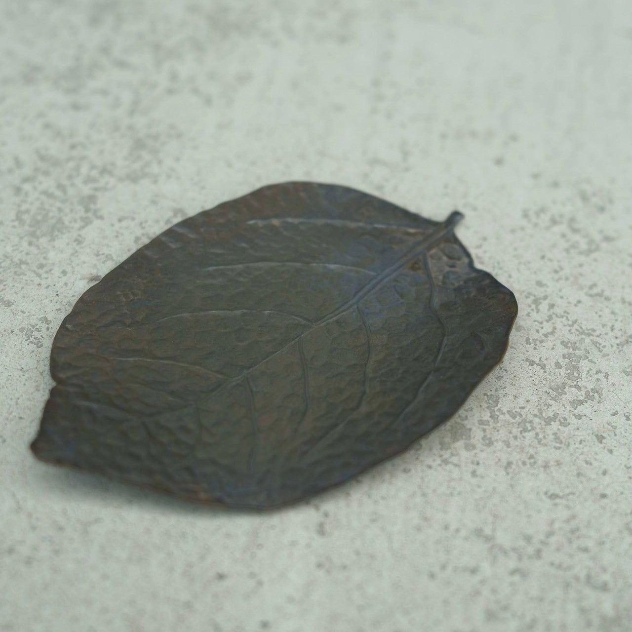 LEAF PLATE BRASS SOLID / ALUMINIUM / RUST