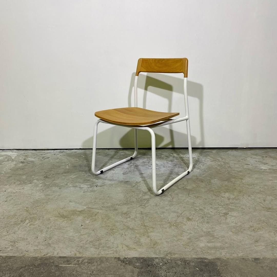 season4-4 / Chair