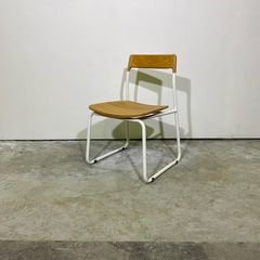 season4-4 / Chair