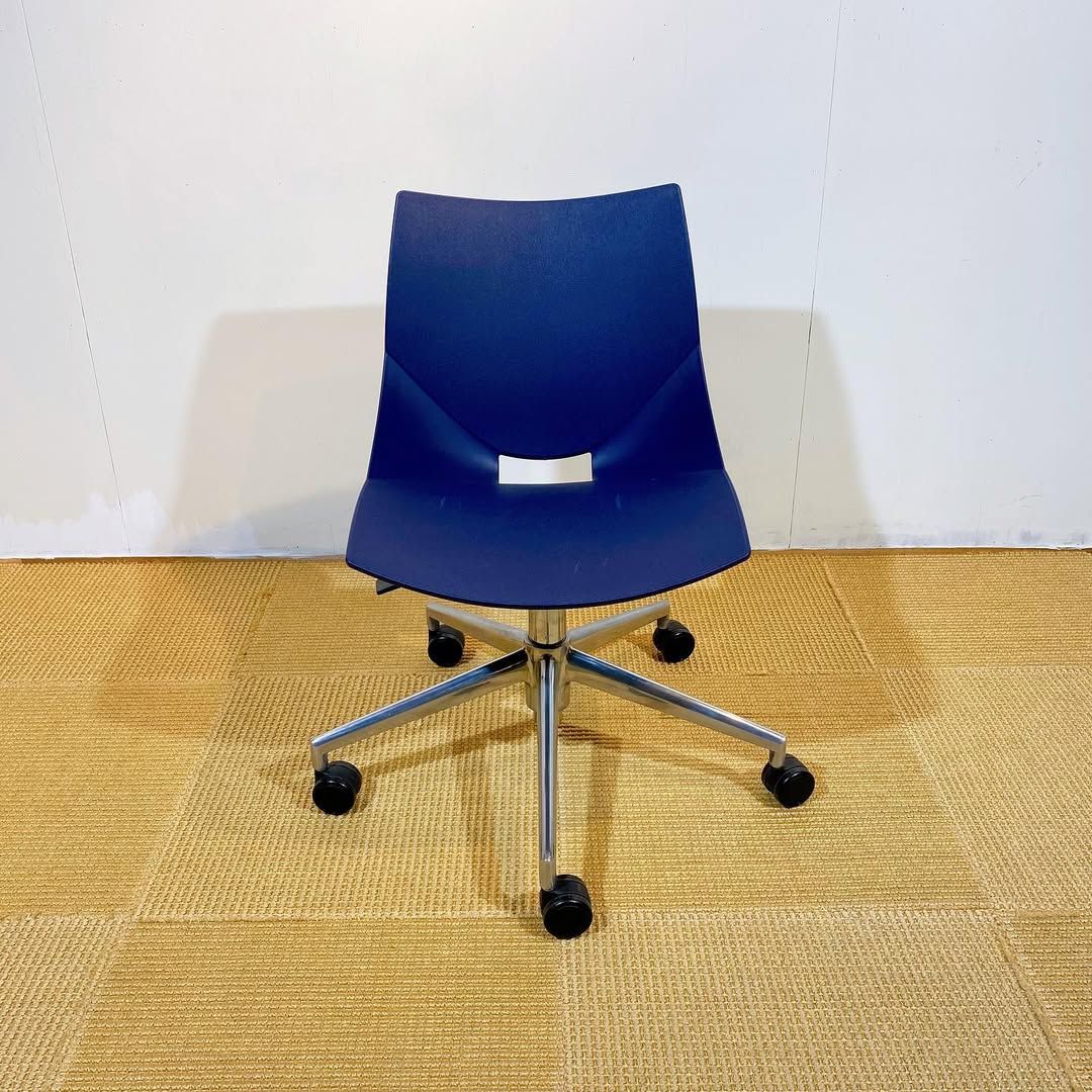 season14-3 / Koska Swivel X Chair