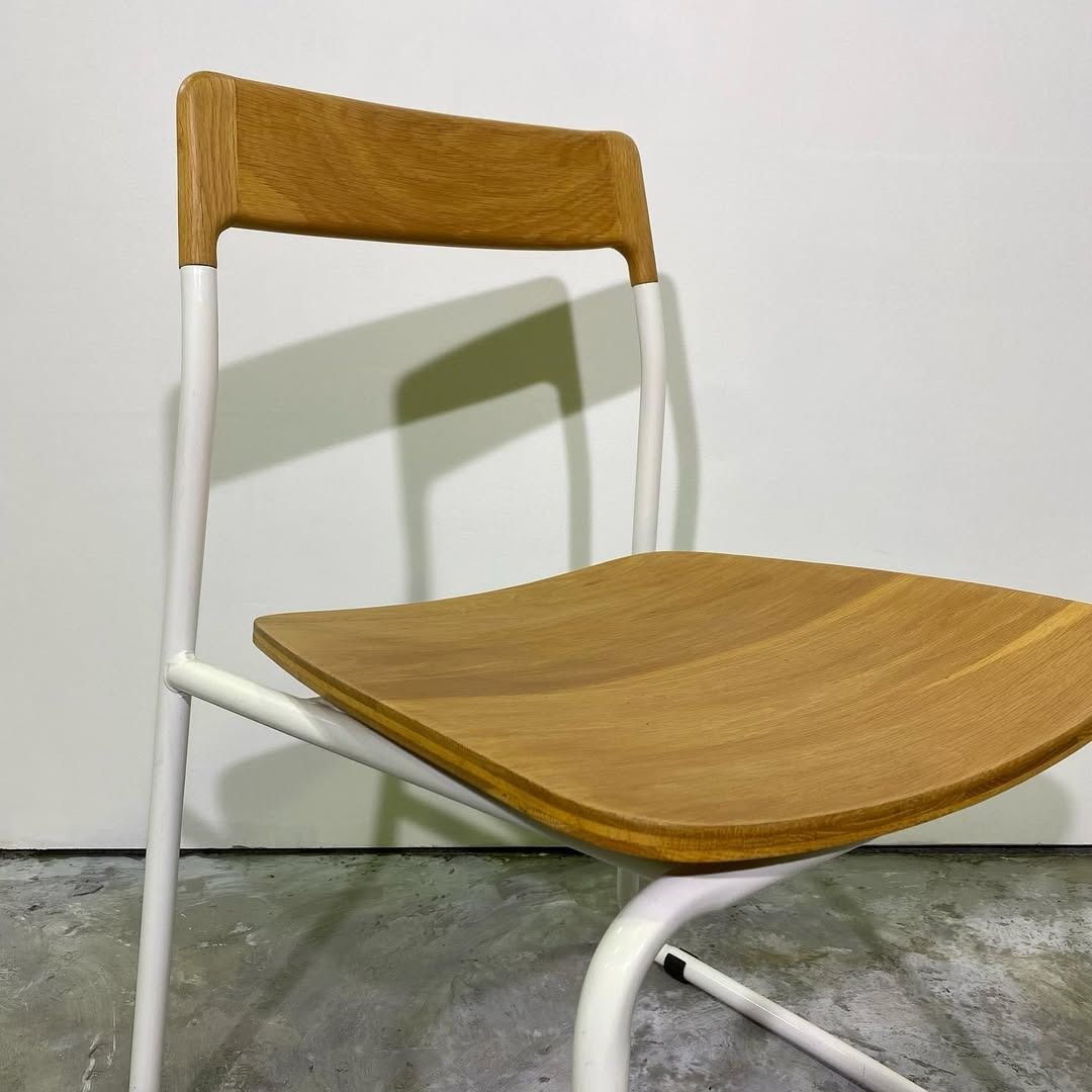 season4-4 / Chair