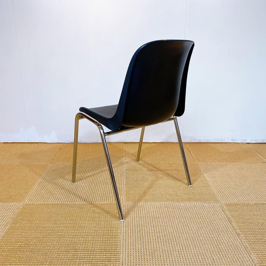 season17-1 / Stacking Chair