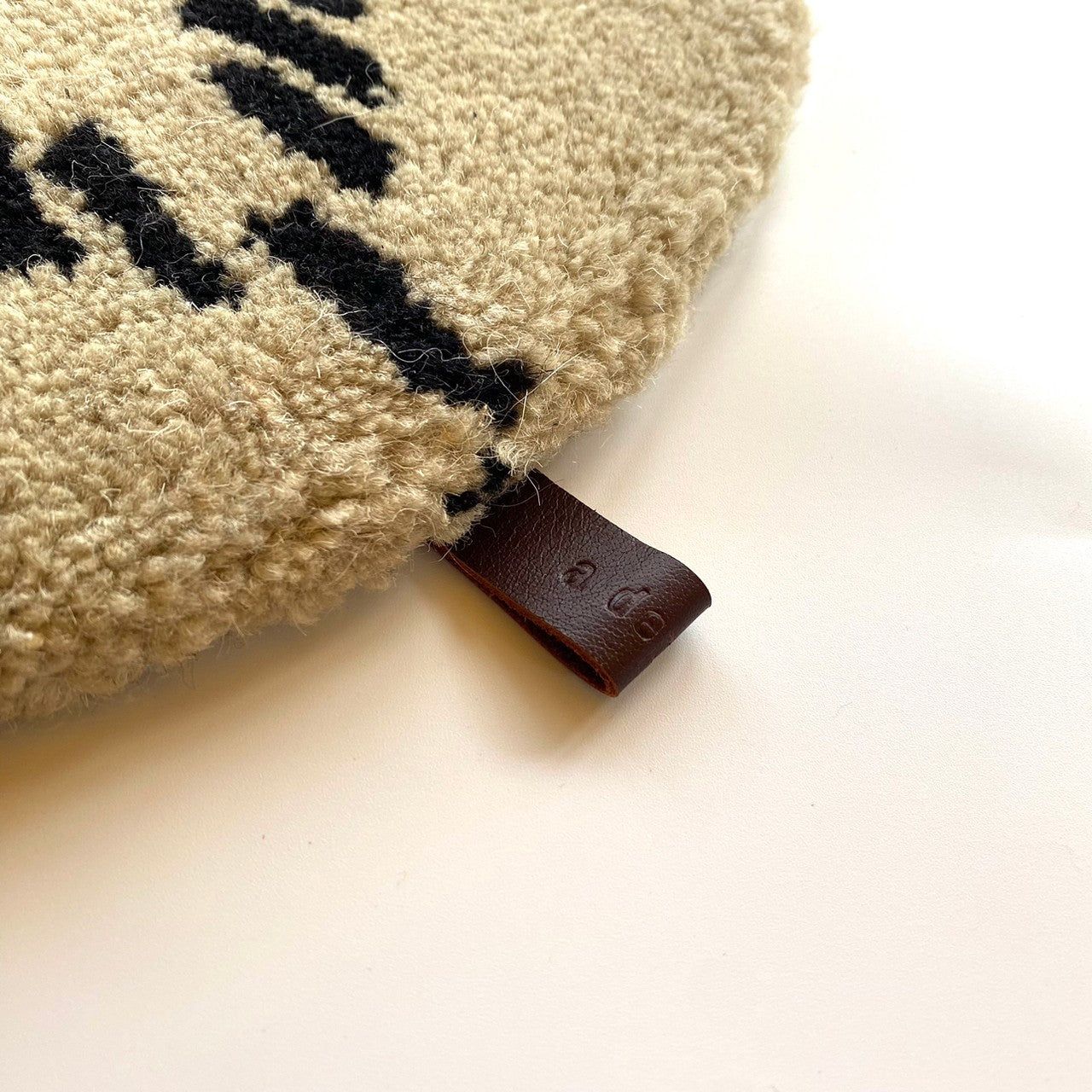 Pell wool chair pad