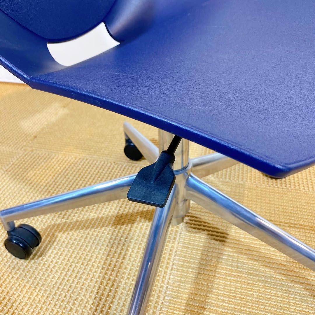 season14-3 / Koska Swivel X Chair