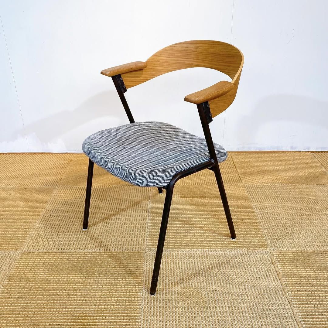 season29-4 / Chair