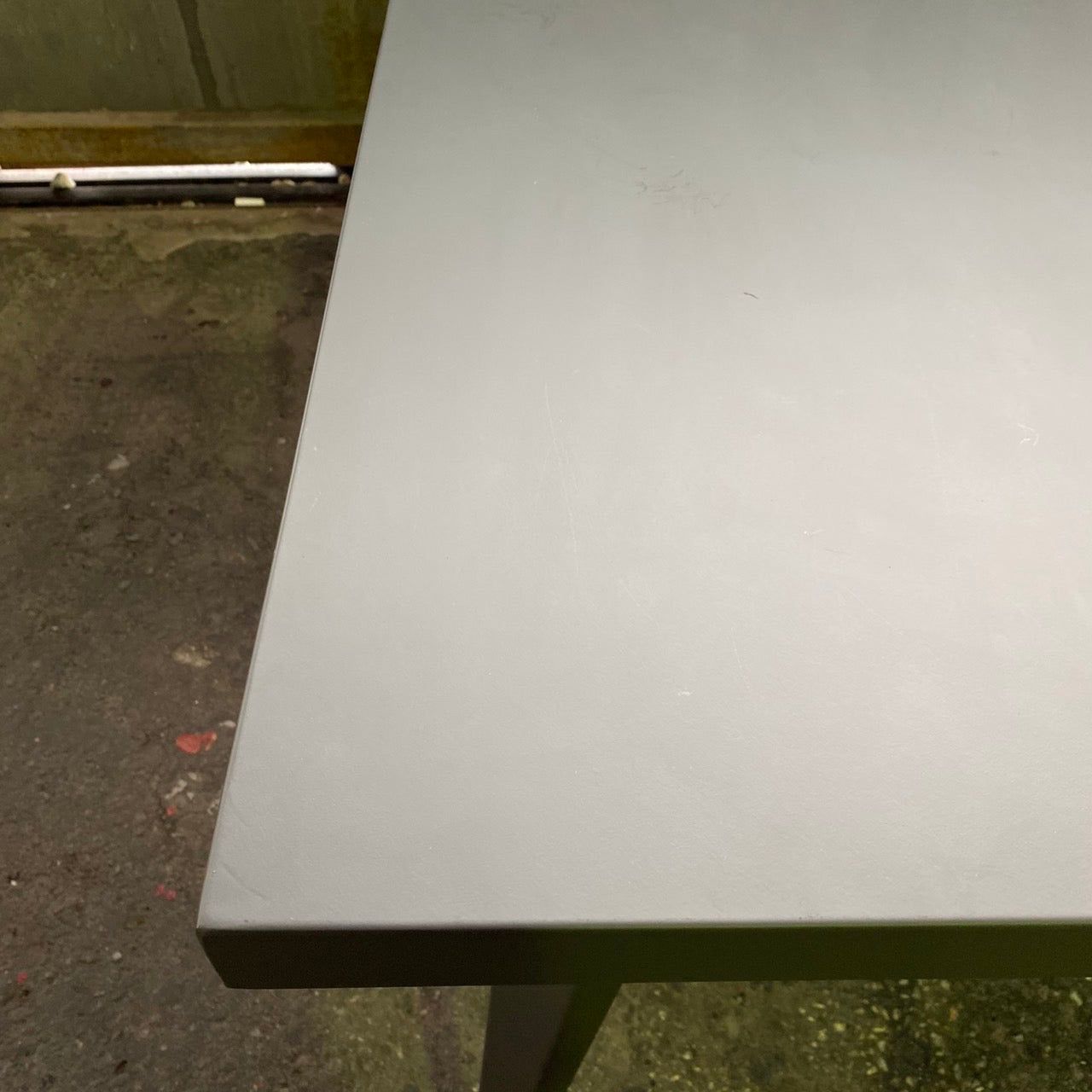 [ OUTLET ] Graphite Dining Table