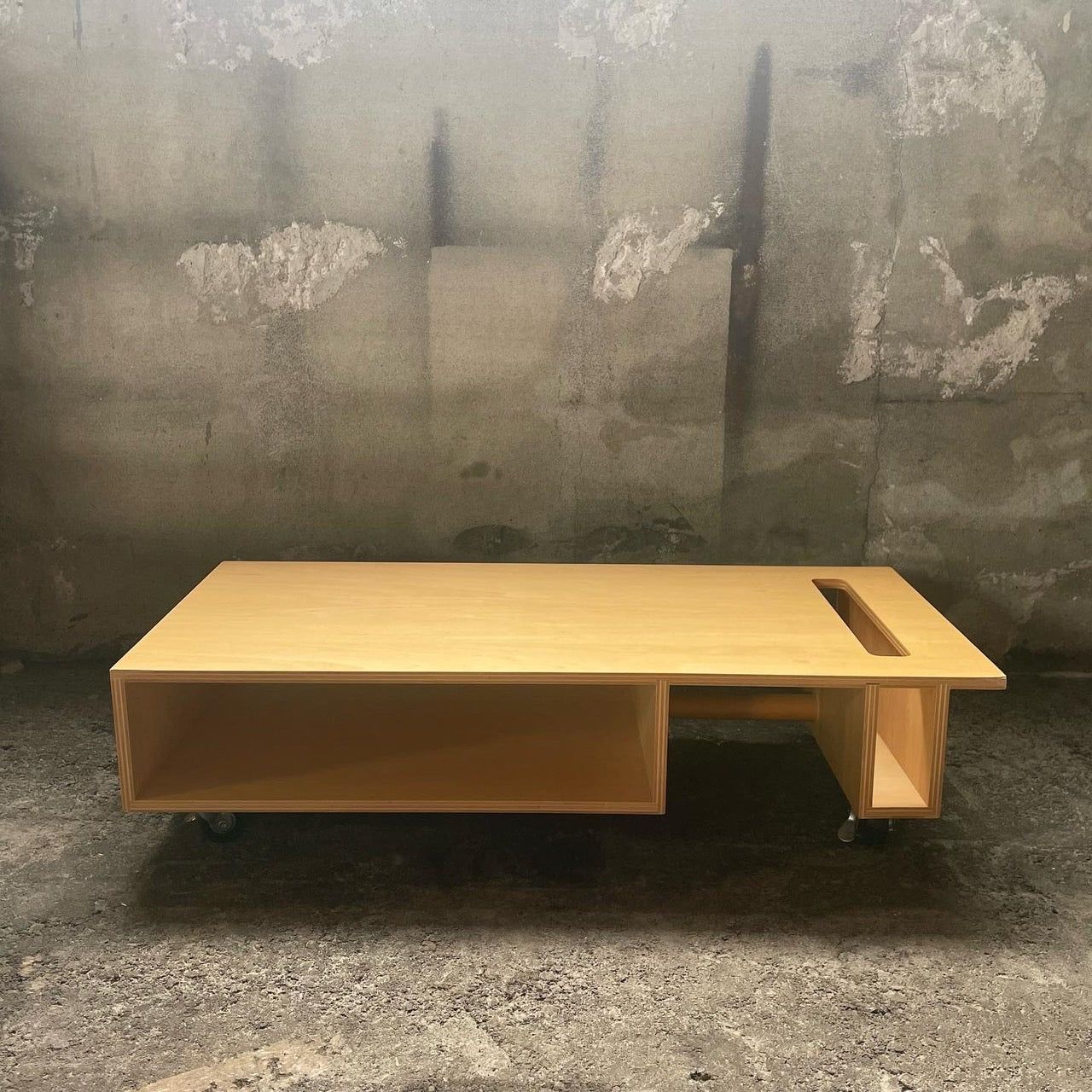 [ OUTLET ] Caster TV board