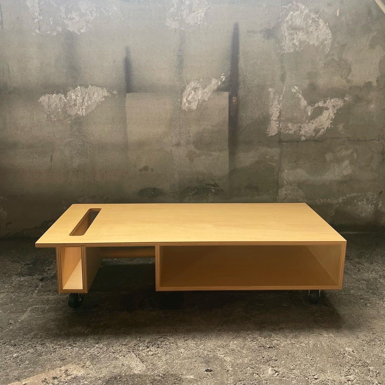 [ OUTLET ] Caster TV board