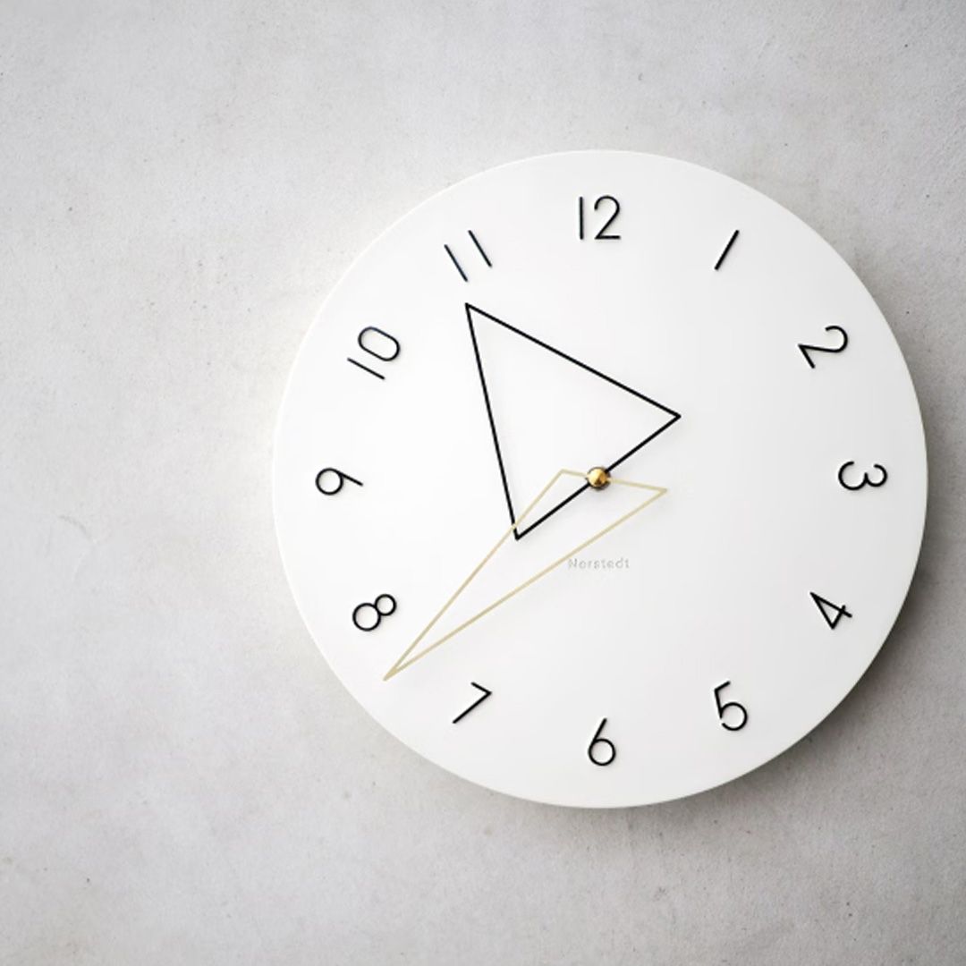 kolmio / コルミオ (壁掛け時計) アイボリー
